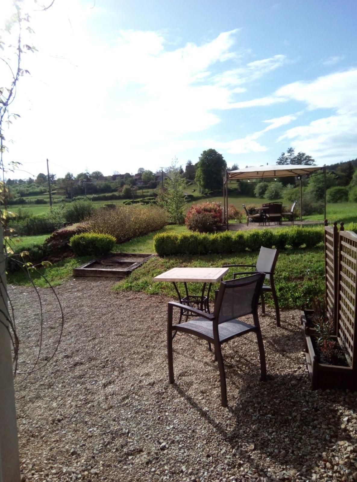 Le Repos Coquelicot Bed & Breakfast Montillot Exterior photo